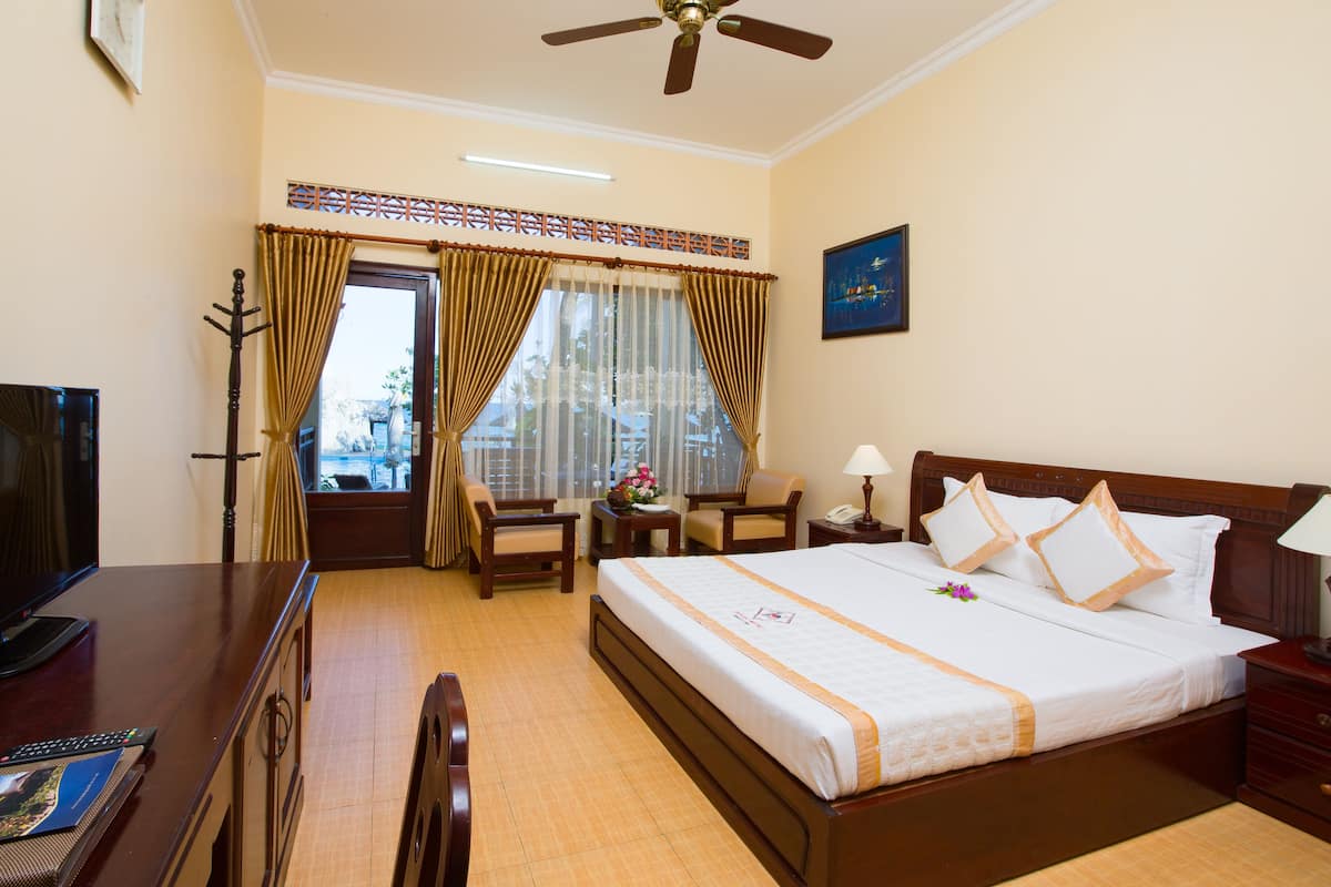 1 bedroom, premium bedding, minibar, in-room safe