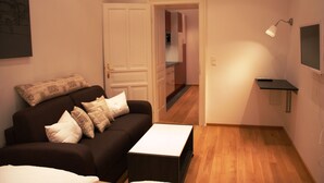 Studio | Room amenity - GoVienna Opera Apartment (Vienna)