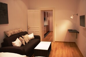 Studio | Room amenity - GoVienna Opera Apartment (Vienna)