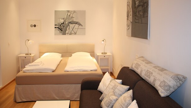 Studio | Laptop workspace, iron/ironing board, WiFi (free), bed sheets - GoVienna Opera Apartment (Vienna)