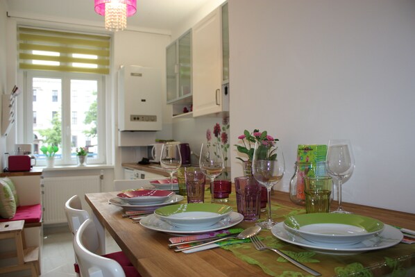 Studio | Essbereich im Zimmer