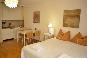Studio phong cách cổ điển, 1 giường đôi, không hút thuốc | Bếp nhỏ riêng | Tủ lạnh, lò nướng, bếp nấu, dụng cụ pha cà phê/trà