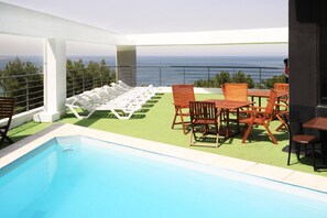 Outdoor pool - Bayinn Hotel (Ghazir)