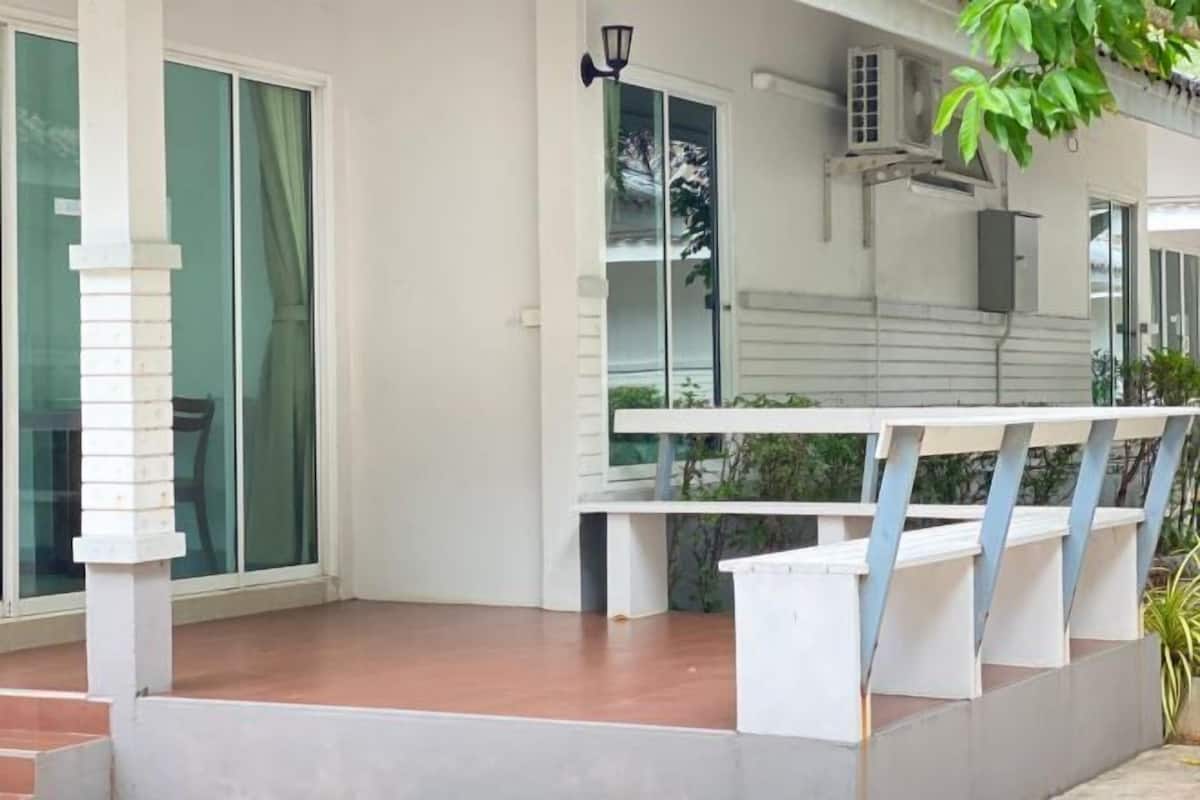 Minibar, desk, rollaway beds, free WiFi