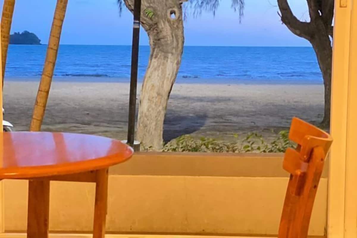 Minibar, desk, rollaway beds, free WiFi