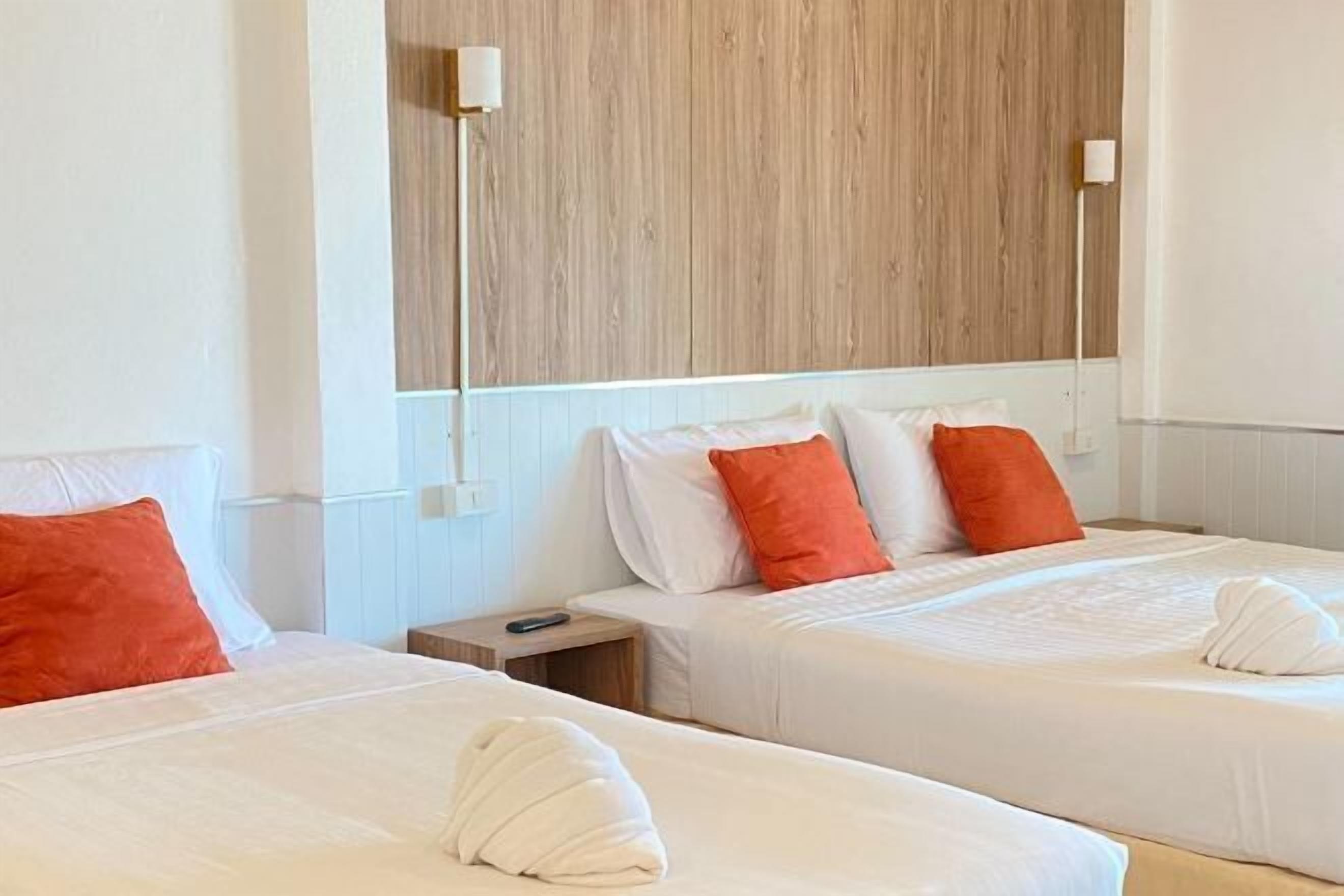 Minibar, skrivebord, ekstra senge (tillægsgebyr), gratis Wi-Fi