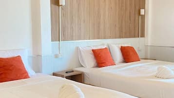 Minibar, skrivebord, ekstra senge (tillægsgebyr), gratis Wi-Fi