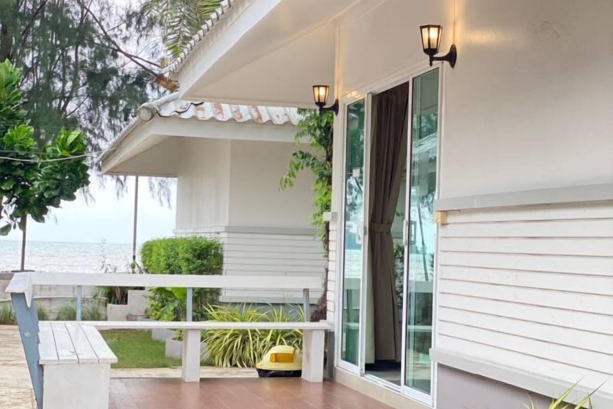 Minibar, escritorio, camas extra y wifi gratis