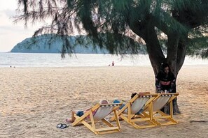 Beach nearby - Laemsing Natural Beach Resort (Laem Sing)