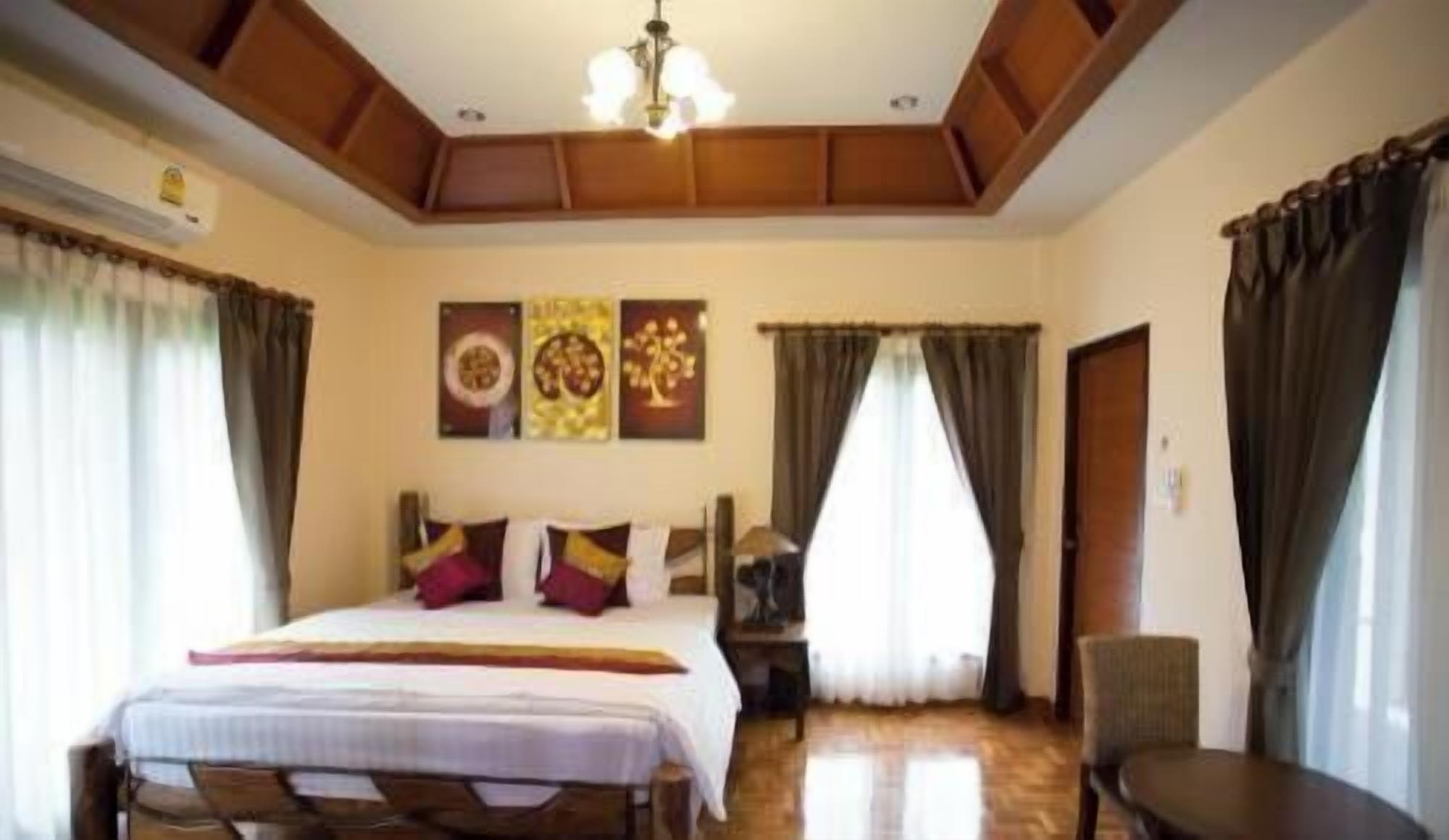 Premium bedding, in-room safe, desk, free WiFi