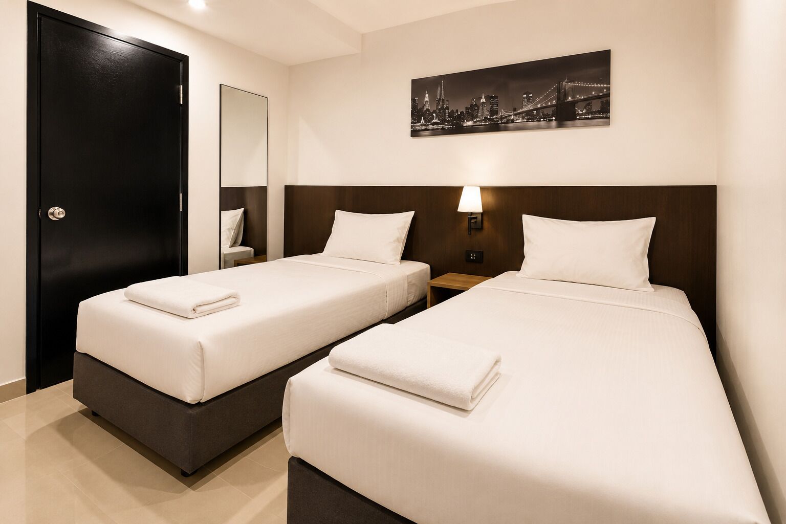 Private Twin beds | ตู้นิรภัยในห้องพัก, Wi-Fi ฟรี, ผ้าปูที่นอน