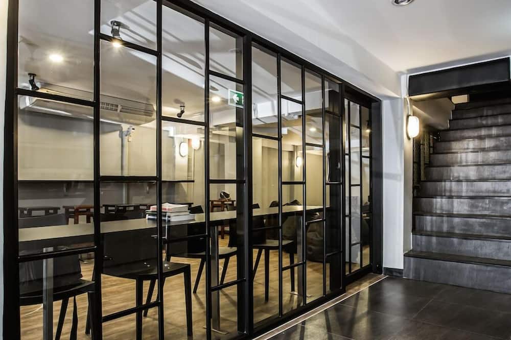 Jellybean The Blocks Hostel Sukhumvit 10