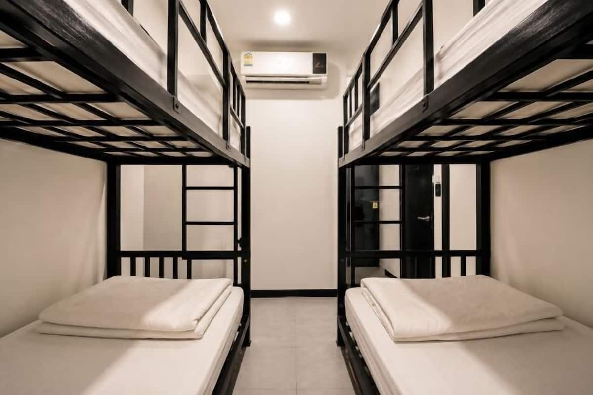 Cofres nos quartos, Wi-Fi de cortesia, roupa de cama