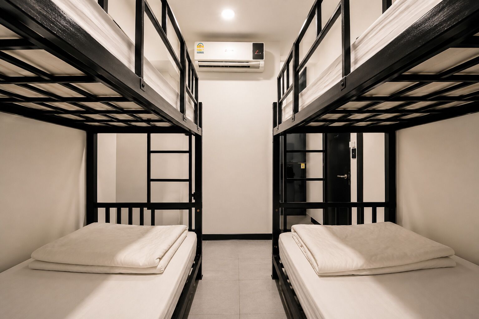 Mixed Dormitory 4 Person | ตู้นิรภัยในห้องพัก, Wi-Fi ฟรี, ผ้าปูที่นอน