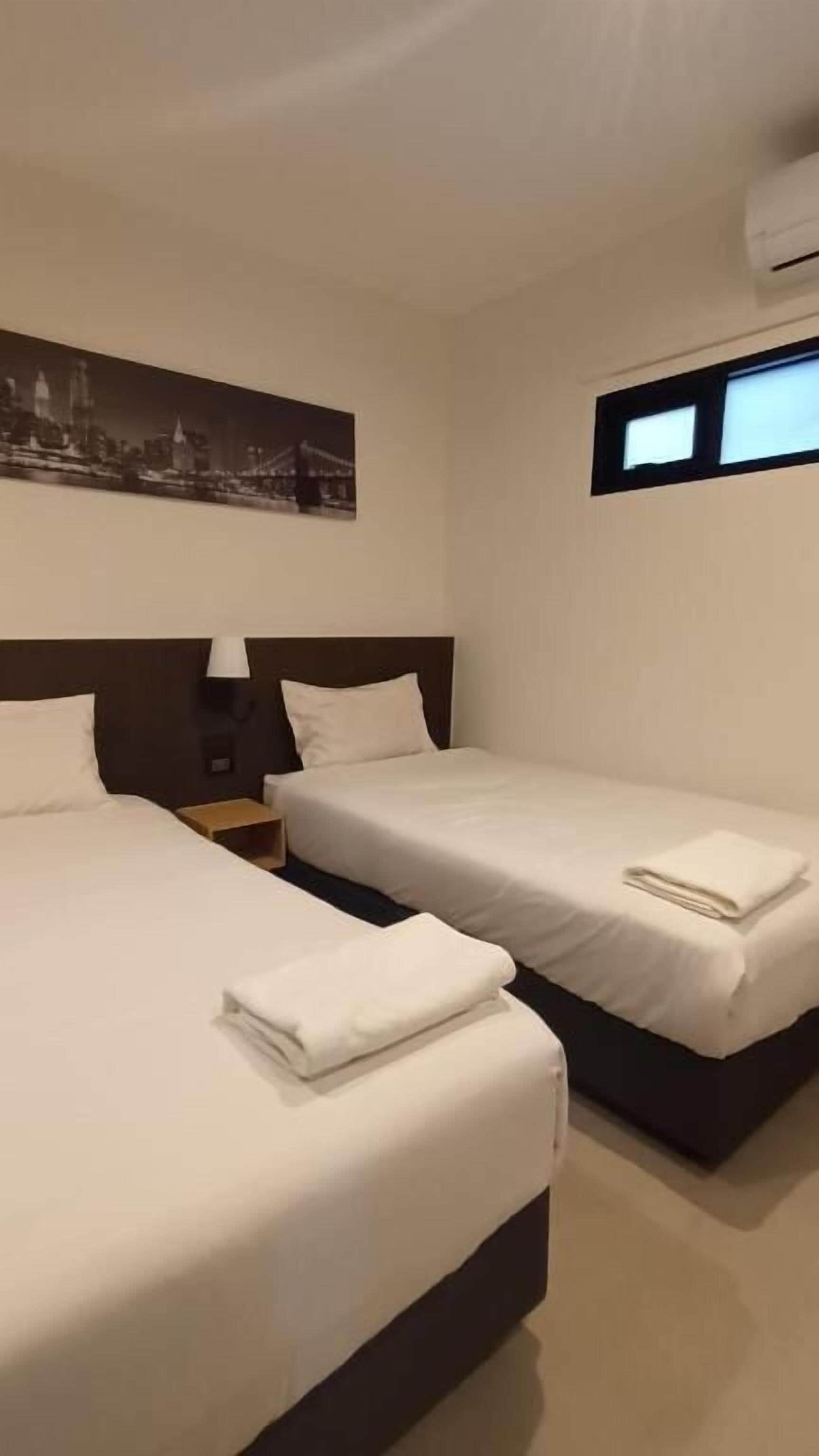 Standaard tweepersoonskamer | Een kluis op de kamer, gratis wifi, beddengoed