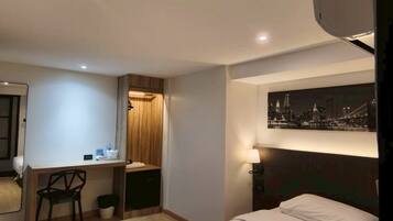 Double Room | In-room safe, free WiFi