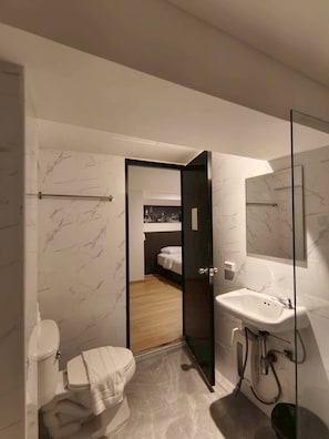 Doppelzimmer | Badezimmer