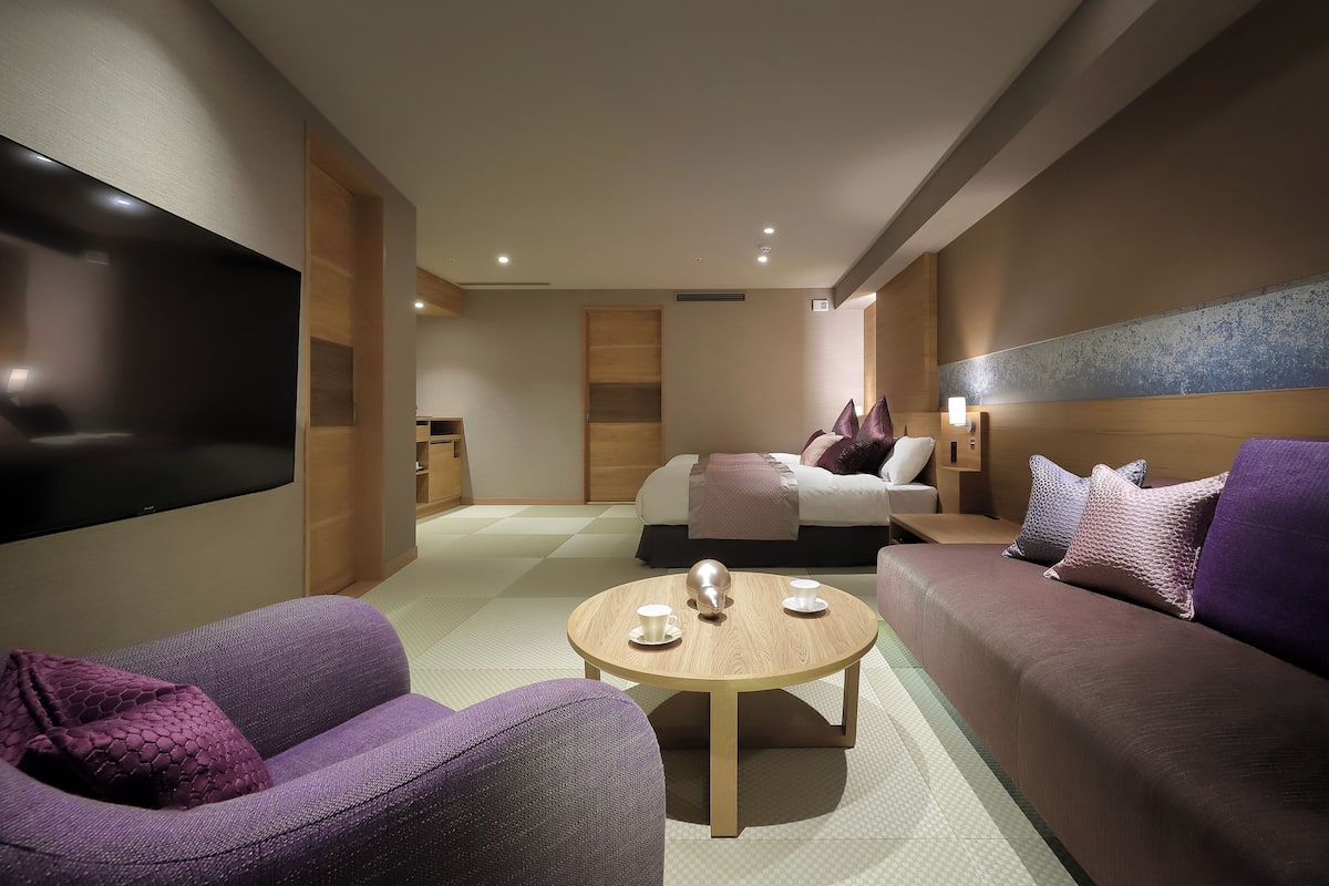 Precious Japanese Western Style Room with Private Hot Spring Bath (Shuhokan) Non-smoking | In-room safe, iron/ironing board, free WiFi