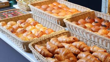 Free daily buffet breakfast