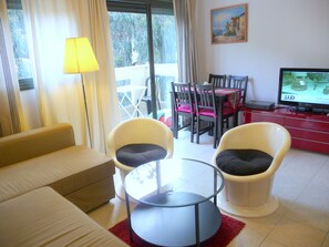 公寓, 阳台 (Ben Yehuda 6) | 办公桌、隔音、熨斗/熨衣板、免费 WiFi