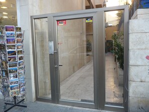 Apartment, 1 Bedroom, Balcony (Ben Yehuda 68 / Frishman tower) | Lobby - Elena Apartments (Tel Aviv)