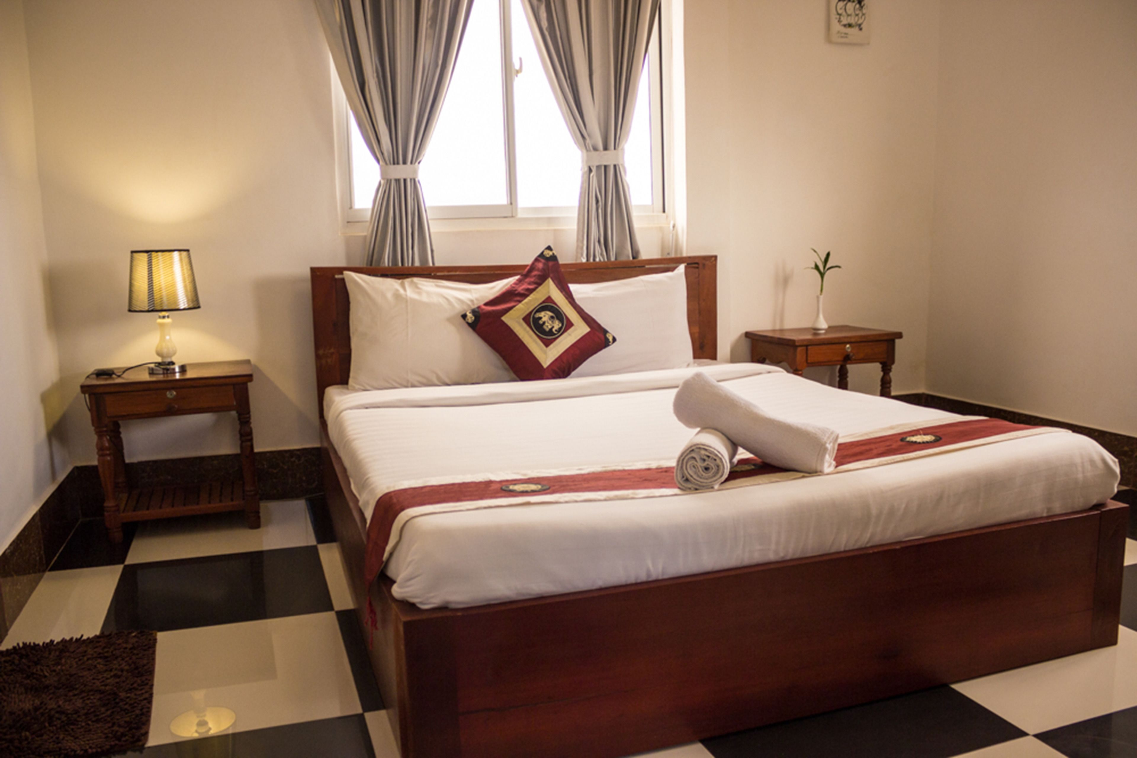 deluxe double room (free pick up & bike) | in-room safe, individually decorated, individually furnished, desk