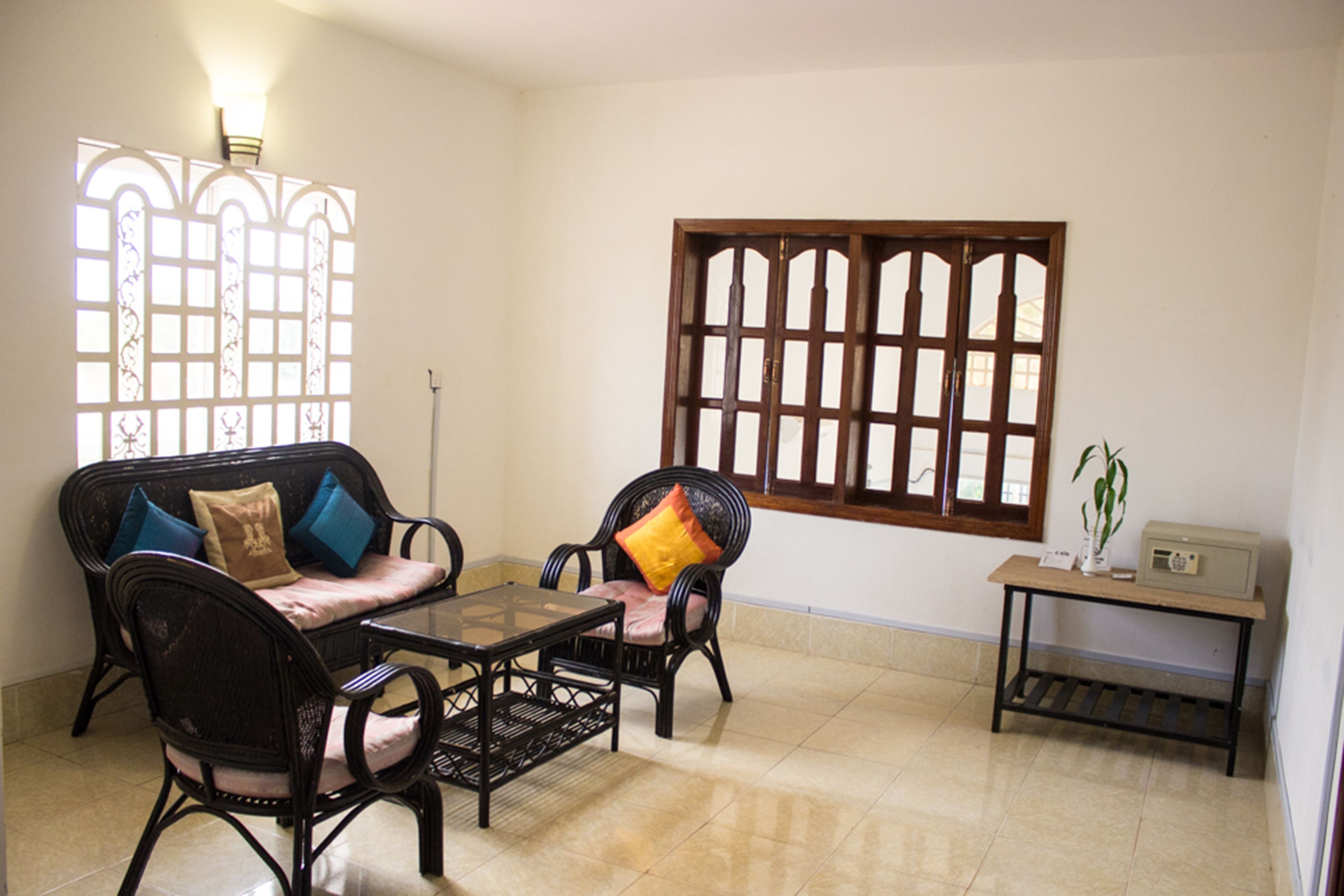 family room, 2 bedrooms (free pick up & bike) | living area | 24-inch lcd tv with cable channels, tv