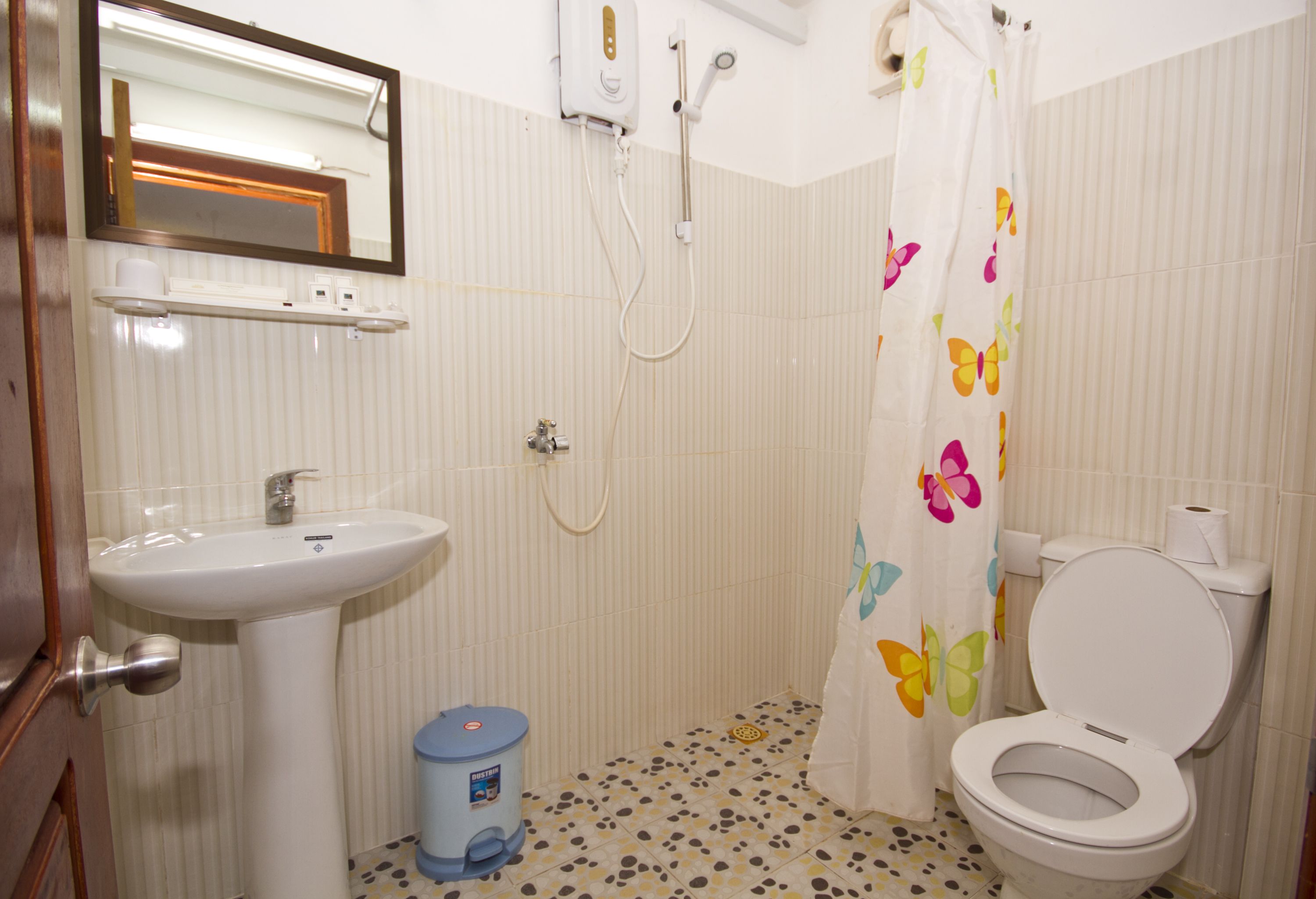 deluxe twin room (free pick up & bike) | bathroom | shower, free toiletries, hair dryer, towels