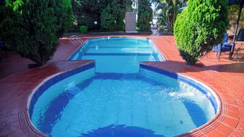 Outdoor pool, pool umbrellas, sun loungers