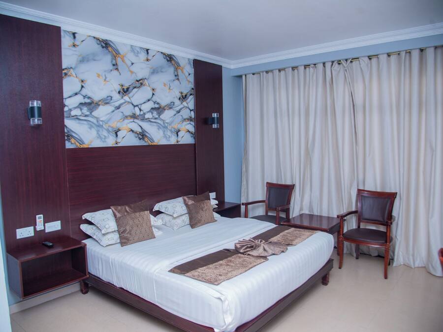 Standard Double Room | In-room safe, desk, blackout drapes, iron/ironing board