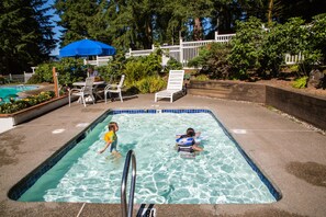 2 albercas al aire libre 