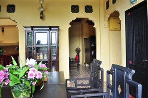 Desayuno a la carta diario (THB 200 por persona)