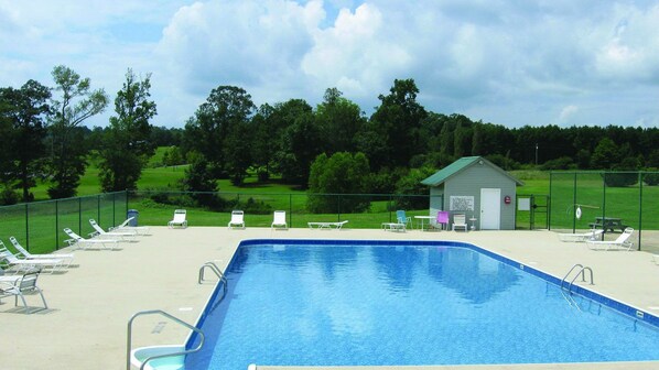 Outdoor pool - Hidden Cove RV Resort (Arley)