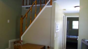 Hytte, flere senger, ikke-røyk, kjøkken (No Pets Allowed) | Spiseområde på rommet