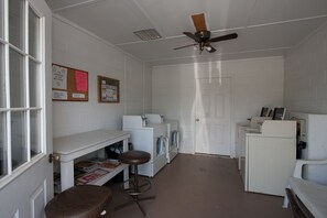 Laundry room - Hidden Cove RV Resort (Arley)