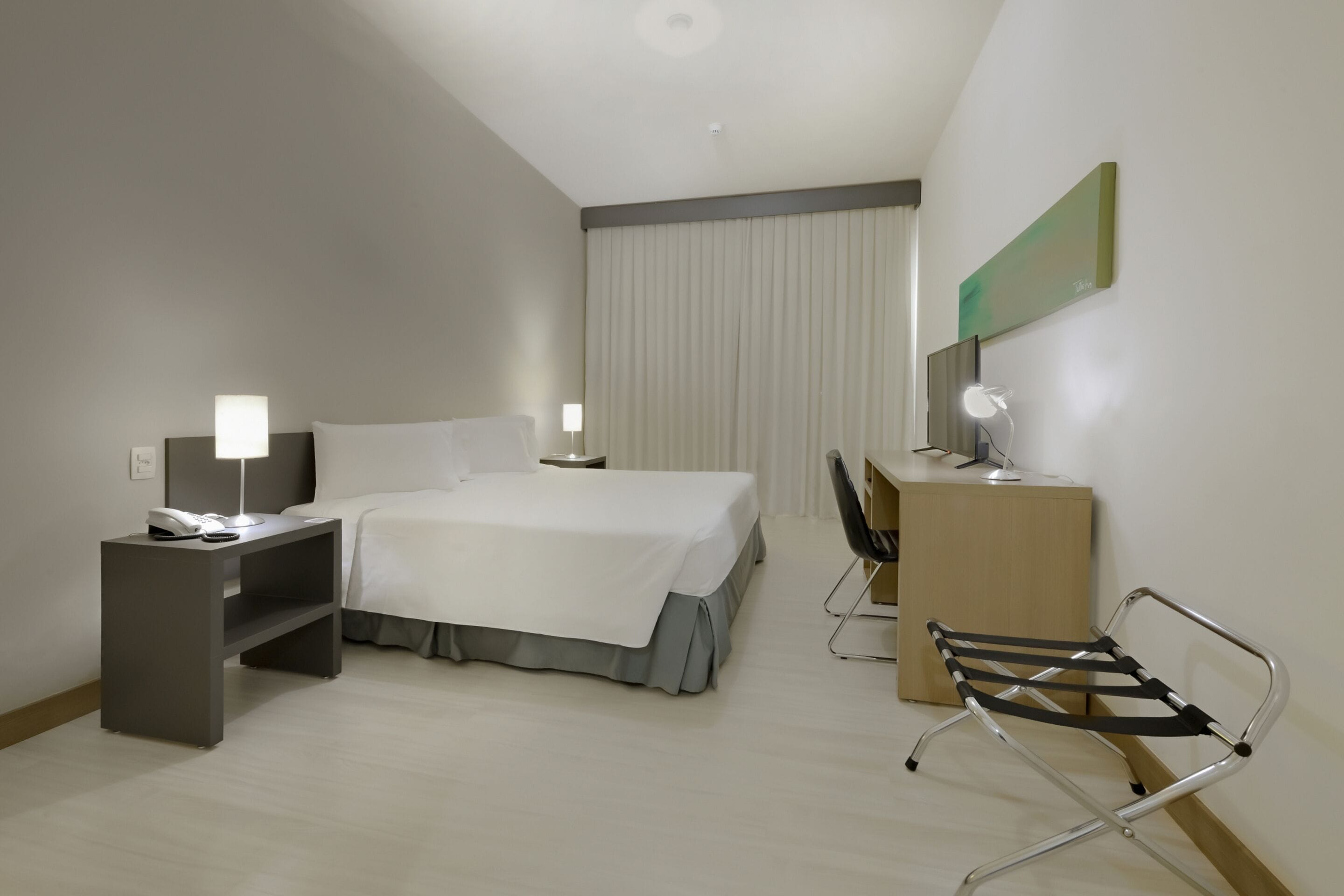 suíte premium | desk, laptop workspace, blackout curtains, free wifi
