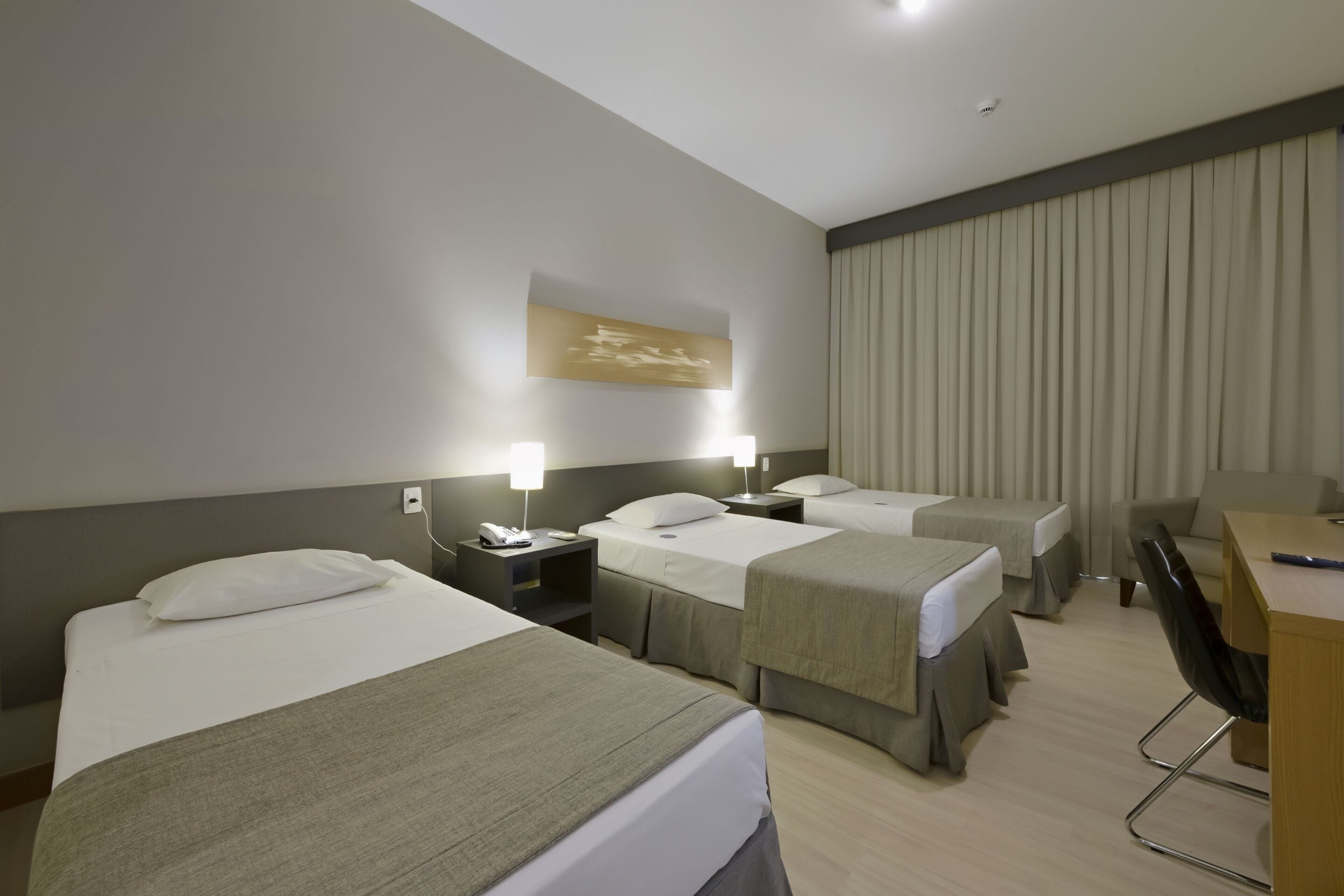 suíte luxo triplo | desk, laptop workspace, blackout curtains, free wifi