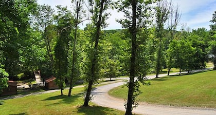 Robin Hill RV Resort & Campground - Caravan Park