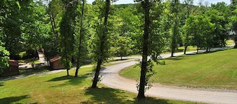 Robin Hill RV Resort & Campground - Caravan Park