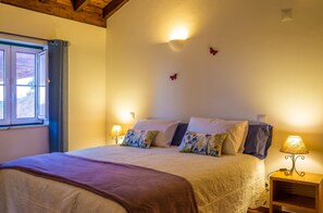 Comfort Apartment, 1 Queen Bed, Kitchen, Slope side