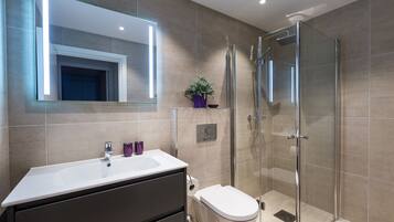 Apartment, 4 Bedrooms | Bathroom