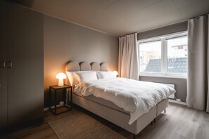 Apartment, 3 Bedrooms | Individually decorated, individually furnished, laptop workspace