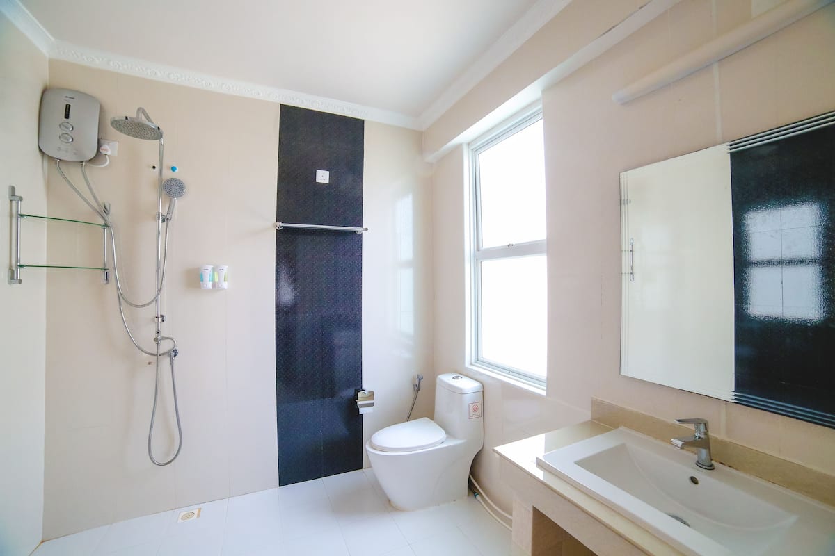 Deluxe Double Room, Beach View, Beachfront | Cadar kapas Mesir, gebar bulu kapas, katil Tempur-Pedic, bar mini