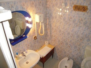 Ducha, bidé y toallas