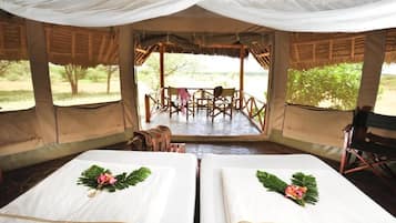 Tent | 1 bilik tidur, peti besi dalam bilik, meja, katil lipat simpan percuma