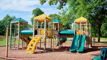 Tempat bermain anak - outdoor