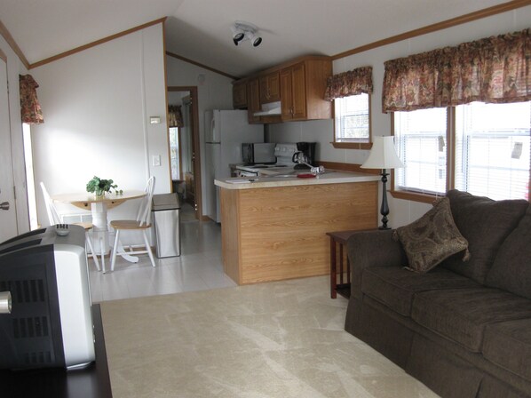 Living area - Bulow RV Resort (Flagler Beach)