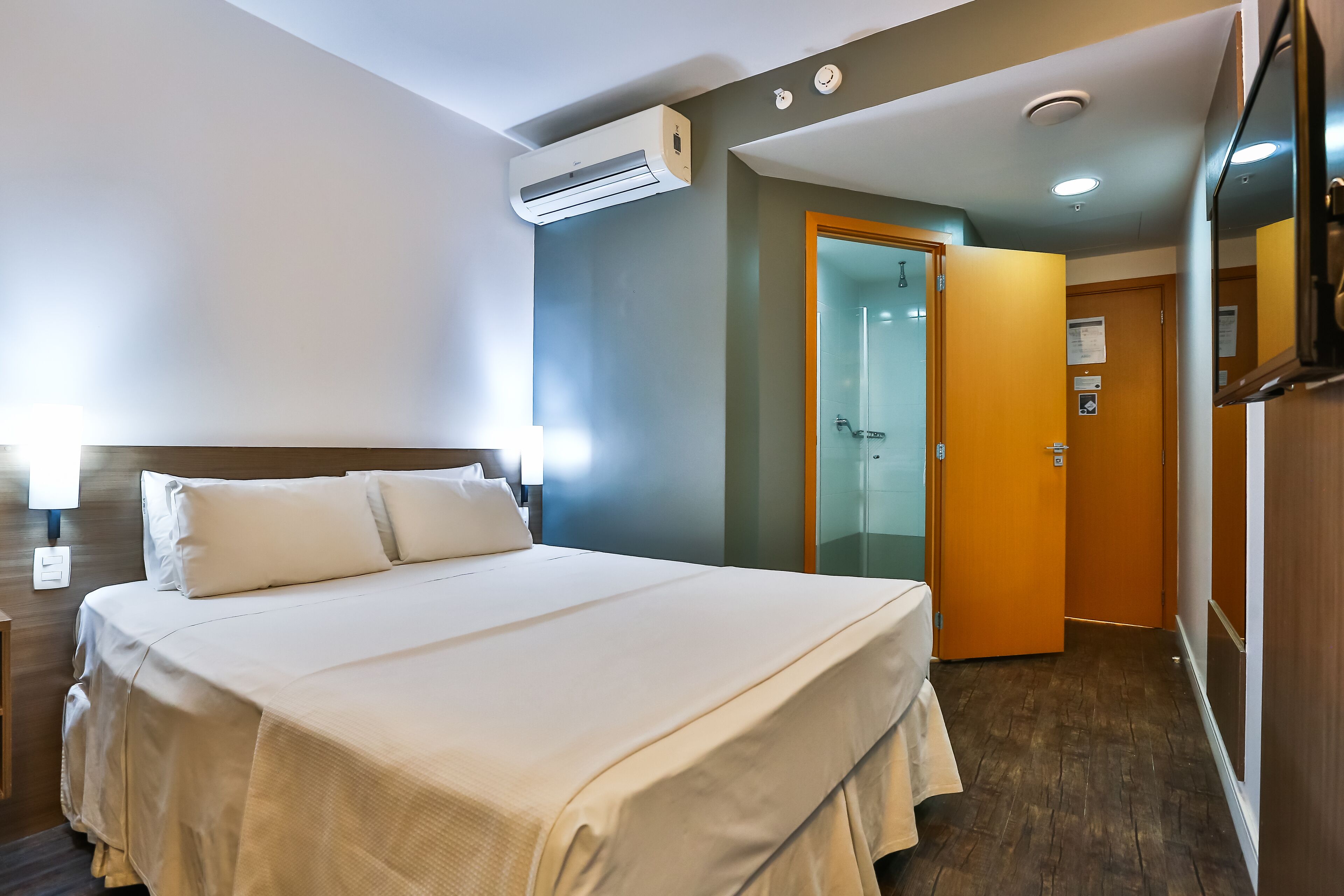 Standard Double Room | Minibar, in-room safe, desk, laptop workspace