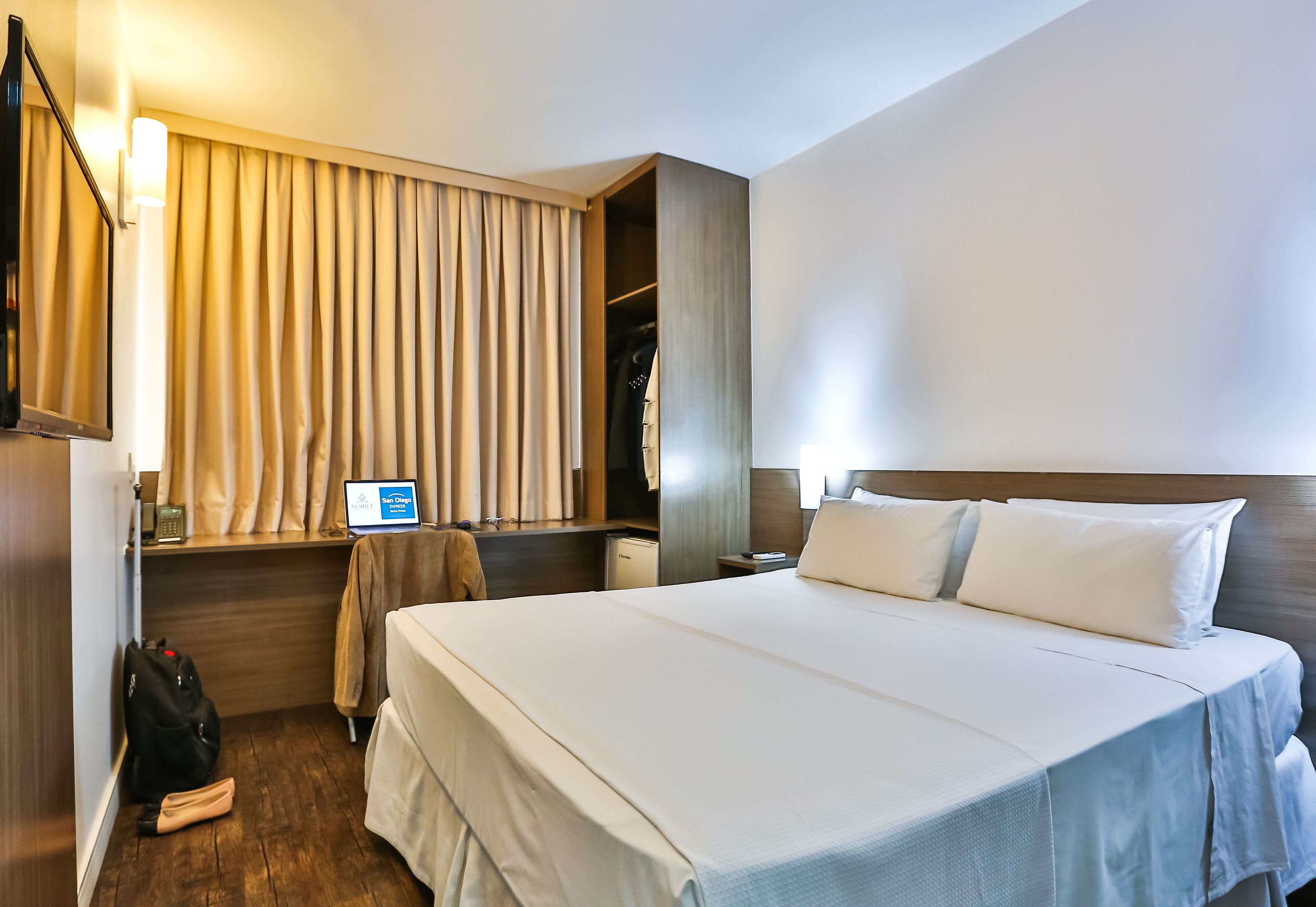 standard double room | minibar, in-room safe, desk, laptop workspace