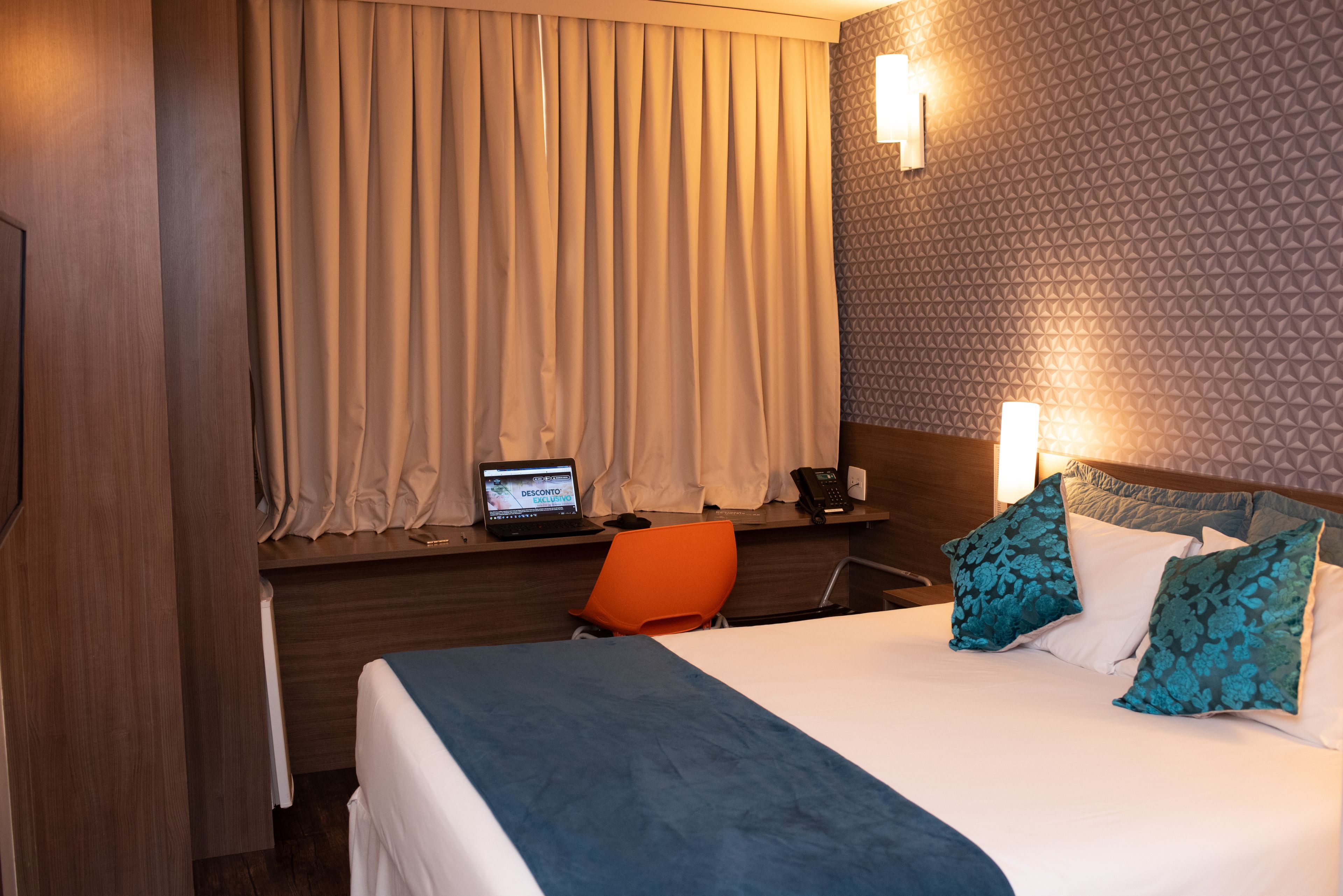 standard double room | minibar, in-room safe, desk, laptop workspace